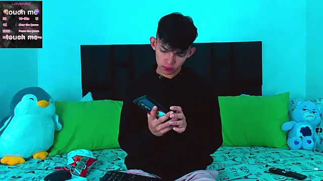 Snapshot of Tonny_twink_ chatting on February 8, 3:52 am Tonny twink  online show from February 8, 3:52 am