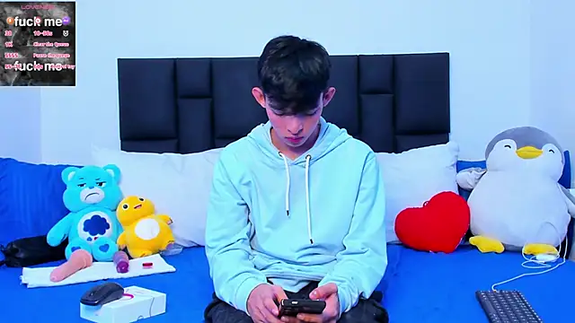 Snapshot of Tonny_twink_ chatting on March 8, 7:38 am Tonny twink  online show from March 8, 7:38 am