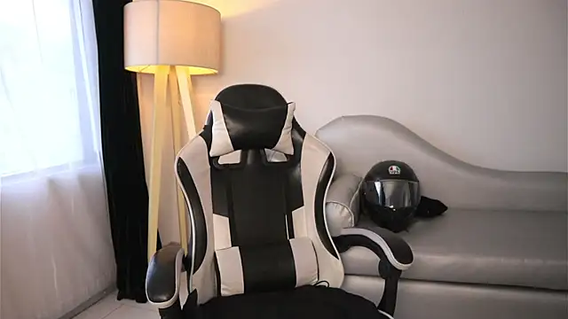 ashleyvalirya online show from April 8, 7:48 pm