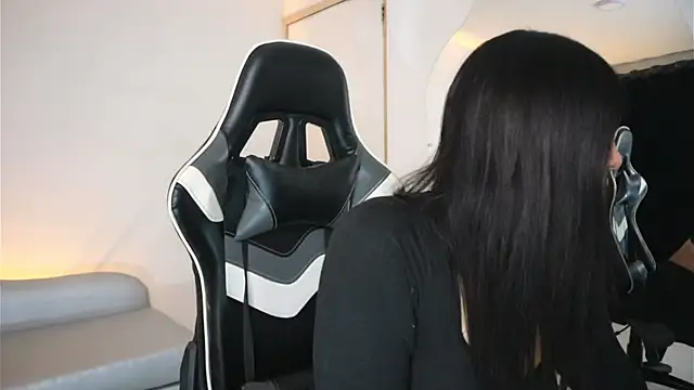 ashleyvalirya online show from April 13, 3:54 am