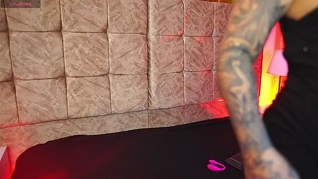 ashleyvalirya online show from February 20, 3:58 am