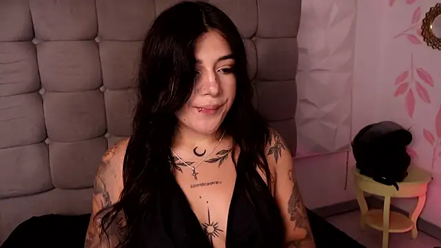 ashleyvalirya online show from March 25, 8:08 pm