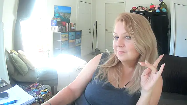 Snapshot of RubyGissing chatting on October 2, 6:00 pm RubyGissing online show from October 2, 6:00 pm