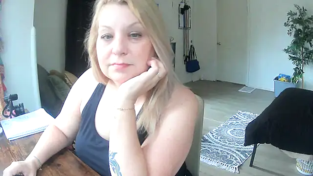 Snapshot of RubyGissing chatting on October 18, 7:16 pm RubyGissing online show from October 18, 7:16 pm
