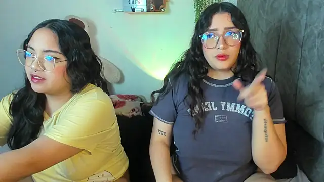 maddie-and-chelsea- online show from November 29, 11:32 am