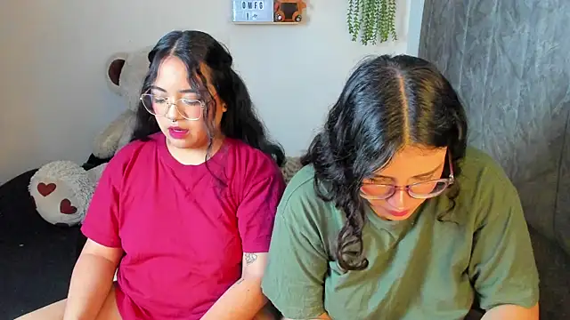 maddie-and-chelsea- online show from January 7, 5:07 pm