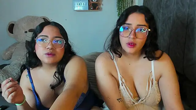 maddie-and-chelsea- online show from December 19, 1:02 pm