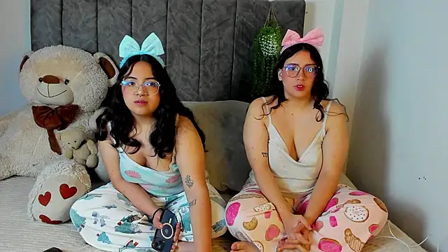 maddie-and-chelsea- online show from February 6, 7:10 pm