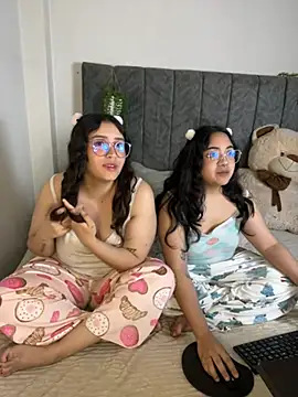 maddie-and-chelsea- online show from February 4, 6:47 pm