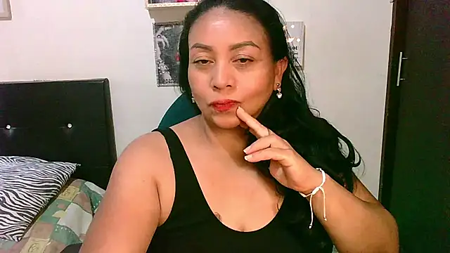 Snapshot of zaray_bella chatting on May 19, 9:33 pm zaray bella online show from May 19, 9:33 pm