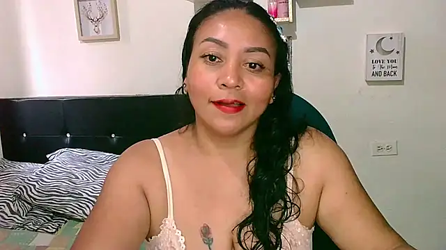 Snapshot of zaray_bella chatting on May 13, 9:44 pm zaray bella online show from May 13, 9:44 pm