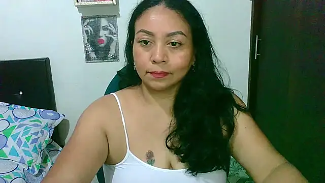 Snapshot of zaray_bella chatting on April 28, 9:30 pm zaray bella online show from April 28, 9:30 pm