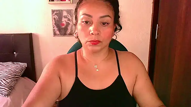 Snapshot of zaray_bella chatting on May 9, 9:07 pm zaray bella online show from May 9, 9:07 pm
