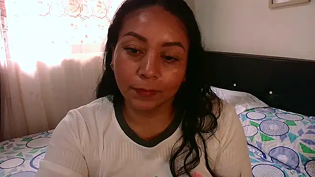 zaray bella online show from June 6, 9:09 pm