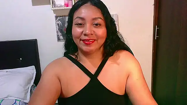 Snapshot of zaray_bella chatting on April 25, 9:12 pm zaray bella online show from April 25, 9:12 pm