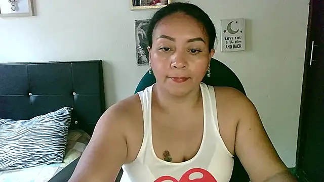 Snapshot of zaray_bella chatting on May 26, 9:13 pm zaray bella online show from May 26, 9:13 pm