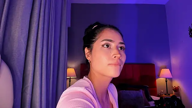 Snapshot of Giovanna_oliveira chatting on October 25, 6:01 am Giovanna oliveira online show from October 25, 6:01 am