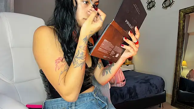 Snapshot of Giovanna_oliveira chatting on October 28, 5:39 am Giovanna oliveira online show from October 28, 5:39 am