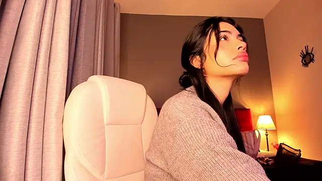 Snapshot of Giovanna_oliveira chatting on November 15, 4:05 am Giovanna oliveira online show from November 15, 4:05 am