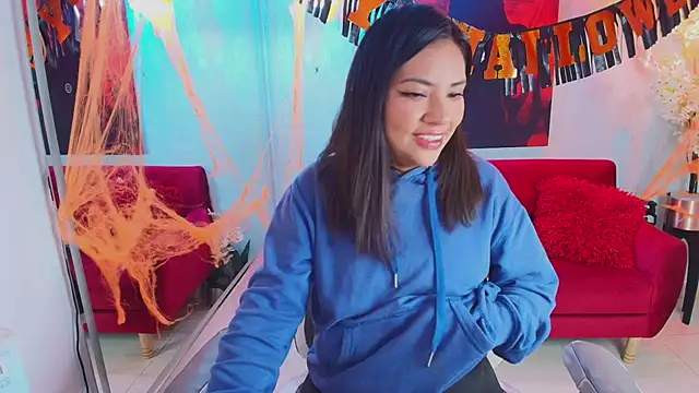 Snapshot of Rousse_land chatting on October 30, 11:23 pm Rousse land online show from October 30, 11:23 pm