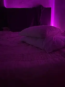 moody1996- online show from December 22, 3:11 am