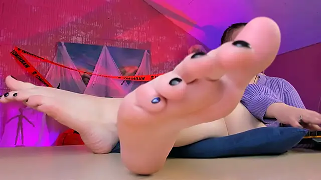 Snapshot of footfetish_baby chatting on October 28, 4:28 pm footfetish baby online show from October 28, 4:28 pm