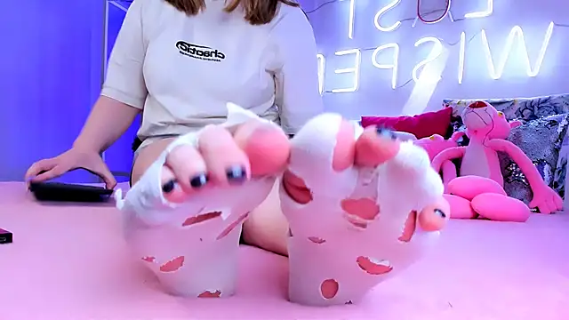 Snapshot of footfetish_baby chatting on December 18, 4:28 pm footfetish baby online show from December 18, 4:28 pm