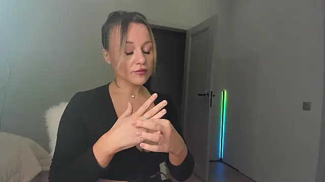  cometoseeme  online show from November 5, 5:27 pm