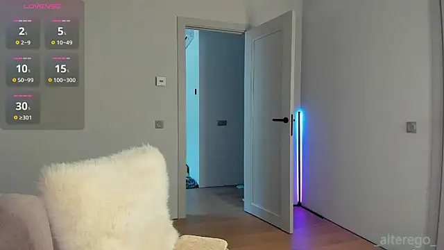  cometoseeme  online show from February 15, 7:09 am