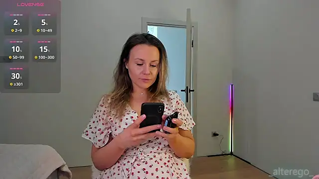  cometoseeme  online show from February 13, 10:59 am