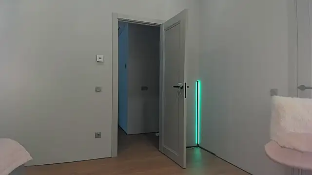  cometoseeme  online show from October 10, 2:18 pm