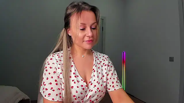  cometoseeme  online show from December 17, 2:55 pm