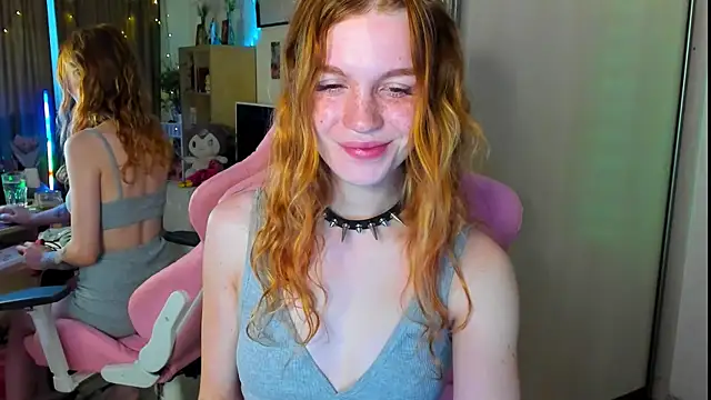 Snapshot of Sunny_Elly chatting on October 4, 6:37 am Sunny Elly online show from October 4, 6:37 am