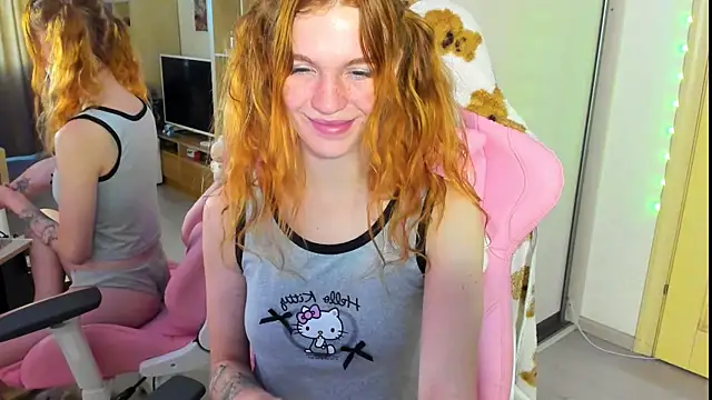 Snapshot of Sunny_Elly chatting on October 7, 8:37 am Sunny Elly online show from October 7, 8:37 am