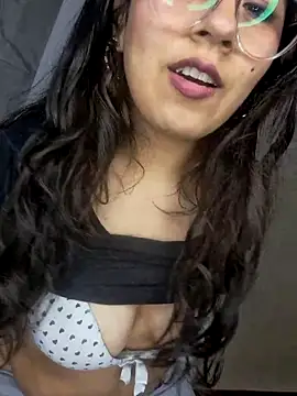 Snapshot of MishuColfer chatting on October 28, 4:57 am MishuColfer online show from October 28, 4:57 am