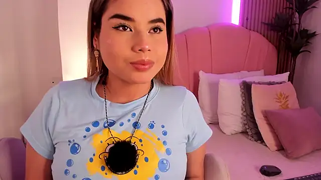 Victoria vallejo  online show from February 21, 11:45 am