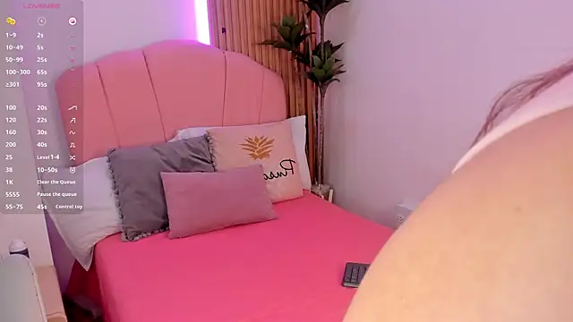 Snapshot of Victoria_vallejo_ chatting on November 7, 11:37 am Victoria vallejo online show from November 7, 11:37 am