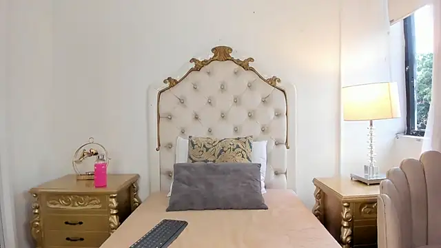 Victoria vallejo  online show from April 13, 11:58 am