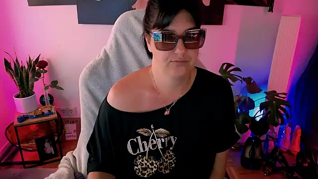 Snapshot of NatiLove35 chatting on June 12, 5:27 am NatiLove35 online show from June 12, 5:27 am