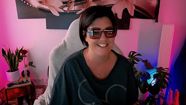 Snapshot of NatiLove35 chatting on June 10, 6:31 pm NatiLove35 online show from June 10, 6:31 pm