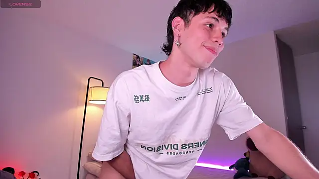 Snapshot of angel_bless19 chatting on November 6, 10:25 pm angel bless19 online show from November 6, 10:25 pm