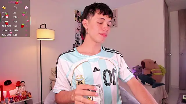 Snapshot of angel_bless19 chatting on October 20, 8:53 pm angel bless19 online show from October 20, 8:53 pm