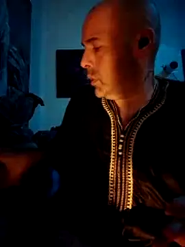 Snapshot of medioarabemediogypsi chatting on March 10, 10:14 pm medioarabemediogypsi online show from March 10, 10:14 pm