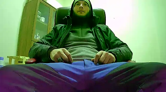 hardbigcock16 online show from February 13, 7:35 am