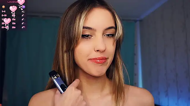 FannyHewson online show from December 2, 8:10 pm