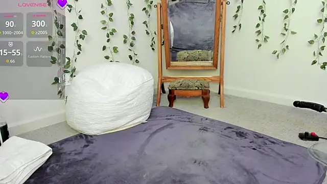 Peaches N Kreme online show from April 13, 11:53 pm