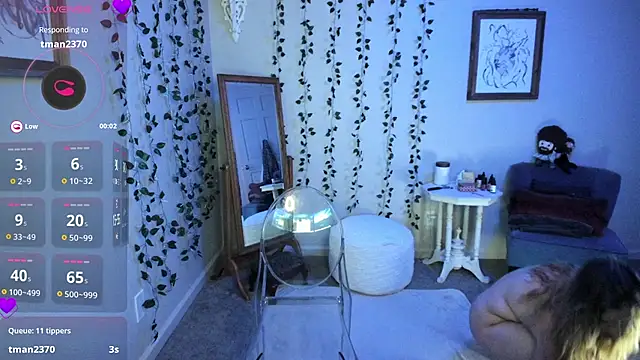 Peaches N Kreme online show from March 30, 4:14 am