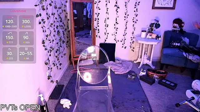 Peaches N Kreme online show from February 9, 2:42 am