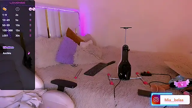 Snapshot of naiahcaramell chatting on December 14, 3:24 am naiahcaramell online show from December 14, 3:24 am