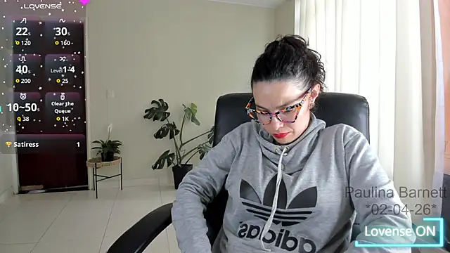 paulinabarnett- online show from April 2, 10:27 pm